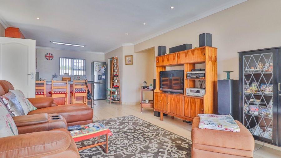 To Let 3 Bedroom Property for Rent in Heiderand Western Cape